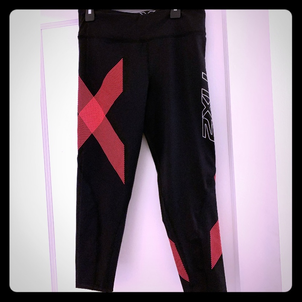 New never worn 2XU muscle relief leggings